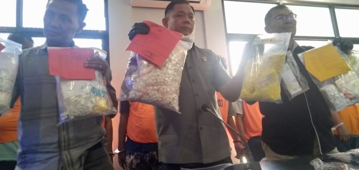 Jajaran Direktorat Reserse Narkoba Kepolisian Daerah Kalimantan Selatan (Dit Resnarkoba Polda Kalsel) sita puluhan ribu obat terlarang berbagai jenis. (SuarIndonesia/ZI)