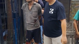 Nekat mengancam penggal kepala warga, akhirnya Rahmadi (31) ditembak pada bagian kaki oleh anggota Kepolisian. (SuarIndonesia/YI)