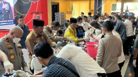 Gubernur, Kapolda dan Forkopimda, memusnahkan barang bukti narkotika dengan cara di blender disaksikan puluhan tersangka, Kamis (28/12/2023) (SuarIndonesia/ZI)