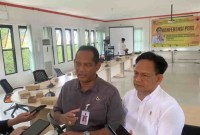 Kepala BPBD Kalsel, R. Surya Fadliansyah, (kiri) didampingi Kabid Pencegahan dan Kesiapsiagaan,
Bambang D Mulyadi. (SuarIndonesia/RW)