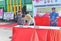 Penandatanganan perjanjian kerja sama antara Polda Kalsel dengan Kodam VI Mulawarman, Lanud Sjamsudin Noor dan Lanal Banjarmasin digelar, yang sekaligus peresmian Makodim 1004/Kotabaru, pada Sabtu (30/12. 2023) (SuarIndonesia/Humas)