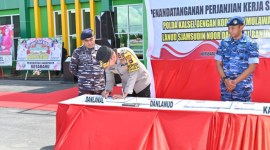 Penandatanganan perjanjian kerja sama antara Polda Kalsel dengan Kodam VI Mulawarman, Lanud Sjamsudin Noor dan Lanal Banjarmasin digelar, yang sekaligus peresmian Makodim 1004/Kotabaru, pada Sabtu (30/12. 2023) (SuarIndonesia/Humas)