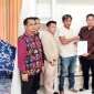 FOTO KIRI: Bupati Kutai Barat FX Yapan (kanan) dan ajudannya Serka Daniel (kiri) dalam jumpa pers ke awak media, Kamis (21/12/2023). FOTO KANAN: Kesepakatan damai dengan korban dan diselesaikan secara kekeluargaan, serta dibuatkan surat kesepakatan secara tertulis. [swarakaltim]
