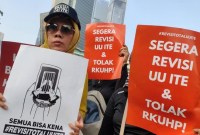 Ilustrasi. Massa Paguyuban Korban UU ITE (PakuITE) aksi damai saat car free day di Bundaran HI, Jakarta, Minggu (28/5/2023) lalu. (CNN Indonesia/Safir Makki)