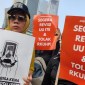Ilustrasi. Massa Paguyuban Korban UU ITE (PakuITE) aksi damai saat car free day di Bundaran HI, Jakarta, Minggu (28/5/2023) lalu. (CNN Indonesia/Safir Makki)