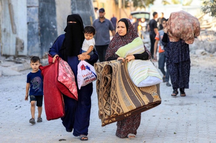 


Pengungsi Palestina melarikan diri ke Rafah, di Gaza selatan, setelah serangan udara Israel. | AFP-JIJI