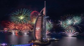 Uni Emirat Arab memberlakukan larangan perayaan dan pertunjukan kembang api saat Malam Tahun Baru. Larangan tersebut menjadi bentuk solidaritas untuk masyarakat Jalur Gaza yang sedang dilanda perang. [Instagram @dubai]