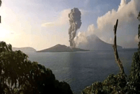 Berdasarkan laporan Magma Indonesia, semburan dari Gunung Anak Krakatau (GAK) mencapai 2.000 meter di atas puncak pada Senin (4/12/2023). CCTV merekam lontaran abu vulkanik dari Gunung Anak Krakatau. Ilustrasi (Foto: Dokumentasi PVMBG)