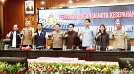 Kapolri Jenderal Listyo Sigit Prabowo menyampaikan komitmennya memberantas match fixing dan judi online sepakbola. (@detikcom/Chelsea Olivia D)