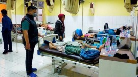 Korban keracunan makanan dirawat di Puskemas. (Istimewa)