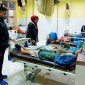 Korban keracunan makanan dirawat di Puskemas. (Istimewa)