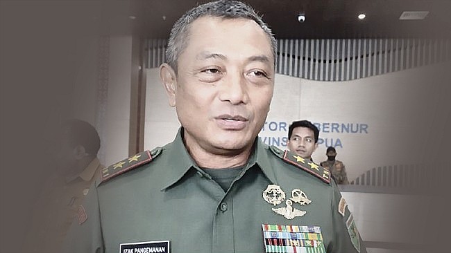 Pangdam XVII/Cenderawasih Mayjen TNI Izak Pangemanan. [ANTARA/Evarukdijati]