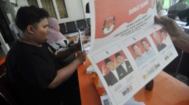 Ilustrasi. KPU menyatakan surat suara yang sudah didistribusikan dan dicoblos WNI di Taipei tidak sah karena dilakukan sebelum waktunya. [ANTARA FOTO/Muhammad Izfaldi]
