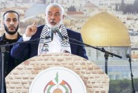 Pemimpin Hamas Ismail Haniyeh menolak gencatan senjata sementara dengan Israel. [AFP/MAHMOUD ZAYYAT]