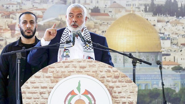 Pemimpin Hamas Ismail Haniyeh menolak gencatan senjata sementara dengan Israel. [AFP/MAHMOUD ZAYYAT]
