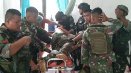Proses evakuasi prajurit TNI diserang KKB di Maybrat, Papua Barat Daya. (istimewa)