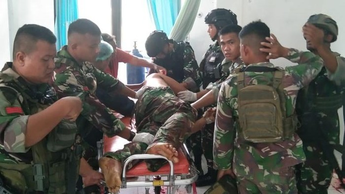 Proses evakuasi prajurit TNI diserang KKB di Maybrat, Papua Barat Daya. (istimewa)