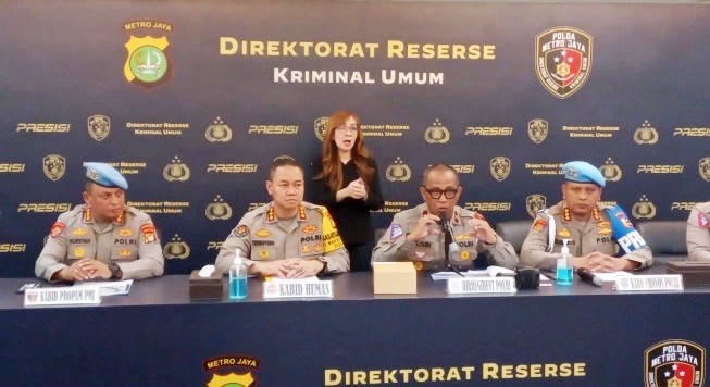 Korlantas Polri ungkap kasus pembelian STNK dan pelat nomor khusus palsu, Rabu (20/12/2023). [suara.com/Yasir]