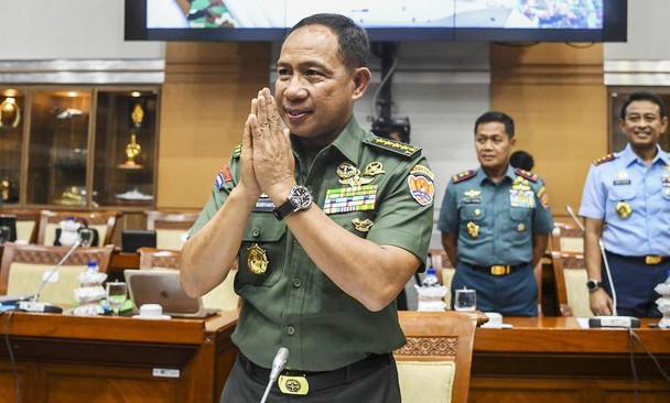 Panglima TNI Jenderal Agus Subiyanto mengatakan masalah Papua hingga kini belum terselesaikan dengan baik, sehingga perlu konsep yang terintegrasi. (ANTARA Foto/GALIH PRADIPTA)
