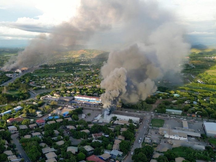 Potret udara kerusuhan di Papua Nugini. [Femli Studio/via REUTERS]