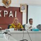 Ketua KPAI Ai Maryati Solihah (dua dari kiri) dalam konferensi pers tentang laporan akhir tahun KPAI tahun 2023 di Jakarta, Senin (22/1/2024). [ANTARA/Lintang Budiyanti P]