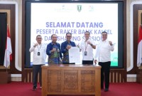 DISKUSI: Direktur Utama Bank Kalsel Fachruddin saat memimpin kegiatan Press Conference bersama Insan Pers di Hotel Fugo Banjarmasin (Foto Dok Bank Kalsel)