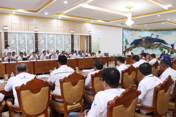 DISKUSI: Direktur Utama Bank Kalsel Fachruddin saat memimpin kegiatan Press Conference bersama Insan Pers di Hotel Fugo Banjarmasin - Foto Dok Bank Kalsel