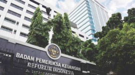
BPK menyerahkan Laporan Penghitungan Kerugian Negara pengadaan sistem proteksi TKI di Kementerian Tenaga Kerja dan Transmigrasi pada 2012. [Foto: Istimewa]