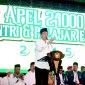 Presiden Joko Widodo saat menghadiri Apel Santri dan Pelajar Emas 2045 di Lapangan Sepak Bola Taman Rekreasi Kalianget, Kabupaten Wonosobo, Jawa Tengah, Senin (22/1/202). [ANTARA/HO-Biro Pers Sekretariat Presiden]