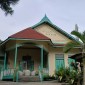 Tampak depan rumah Villa Annie di Samarinda, berdiri kokoh dan tak ada berubah sebagaimana awal dibangun pada 1897. [ANTARA/Ahmad Rifandi]