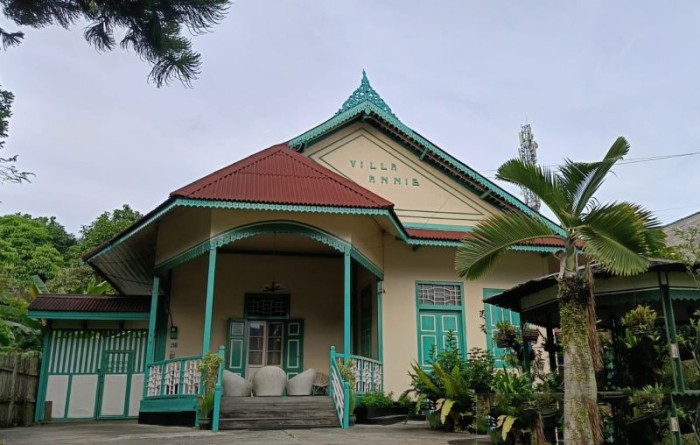 Tampak depan rumah Villa Annie di Samarinda, berdiri kokoh dan tak ada berubah sebagaimana awal dibangun pada 1897. [ANTARA/Ahmad Rifandi]