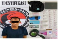 Tersangka RB dan barang bukti sabu-sabu seberat 319,89 gram diamankan Satresnarkoba Polresta Banjarmasin. [ANTARA/HO-Satrenarkoba Polresta Banjarmasin]