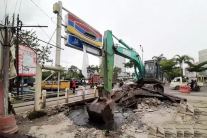 Pemerintah Kota Banjarmasin saat melaksanakan normalisasi Sungai A Yani beberapa waktu lalu. [ANTARA/Dok]