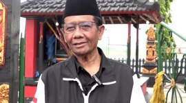 Calon wakil presiden nomor urut 3, Mahfud MD, mengumumkan pengunduran dirinya sebagai Menteri Koordinator Bidang Politik, Hukum, dan Keamanan (Menko Polhukam), Rabu (31/1/2024). [screenshot youtube Mahfud MD Official]