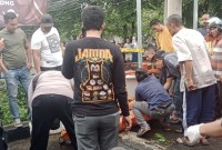 Seorang Juru pakir bernama Akhmad Rifai aliaa Amat Bandit (39), dia ditemukan di bawah jembatan kecil yang menuju ke Hotel Tree Park di Jalan Ahmad Yani Km 7 Kecamatan Kertak Hanyar Kabupaten Banjar, Kamis (4/1/2024)./ (SuarIndonesia/DO)