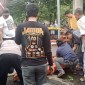 Seorang Juru pakir bernama Akhmad Rifai aliaa Amat Bandit (39), dia ditemukan di bawah jembatan kecil yang menuju ke Hotel Tree Park di Jalan Ahmad Yani Km 7 Kecamatan Kertak Hanyar Kabupaten Banjar, Kamis (4/1/2024)./ (SuarIndonesia/DO)