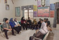 Komisi I DPRD Provinsi Kalsel laksanakan kunjungan kerja (kunker) dalam rangka monitoring pelayanan ke kantor Kepala Desa Sungai Danau, Kecamatan Satui Kabupaten Tanah Bumbu pada Rabu (3/1/2024). (SuarIndonesia/Humas)