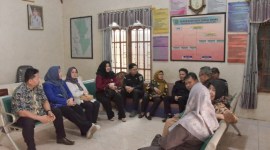 Komisi I DPRD Provinsi Kalsel laksanakan kunjungan kerja (kunker) dalam rangka monitoring pelayanan ke kantor Kepala Desa Sungai Danau, Kecamatan Satui Kabupaten Tanah Bumbu pada Rabu (3/1/2024). (SuarIndonesia/Humas)