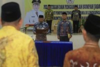 13 pejabat esselon II lingkungan Pemerintah Kabupaten Barito Kuala (Pemkab Batola) dilantik dan diambil sumpah pada  Selasa (2/1/2024). (SuarIndonesia/Humas)