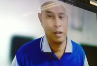 Terdakwa Muliadi mantan Kepala Desa Sawaja Kecamatan Candi Laras Utara Kabupaten Tapin, Kalsel diganjar 15 bulan penjara oleh majelis hakim, Senin (8/1/2024). (SuarIndonesia/HD)