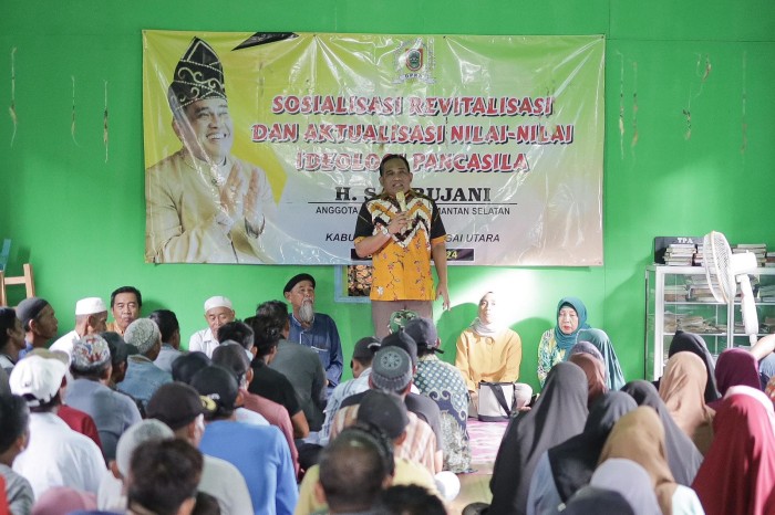 Sosialisasi Pembinaan ideologi Pancasila dan Wawasan Kebangsaan bagi masyarakat di Desa Tambalang Kecil, Kecamatan Sungai Pandan, Kabupaten Hulu Sungai Utara (HSU), Selasa (9/1/2024) (SuarIndonesia/Humas)