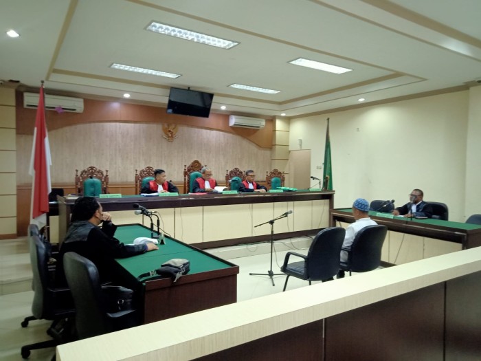 Terdakwa Rahmat Hidayat merupakan ASN aktif yang menjabat sebagai pengawas Sekolah Dasar (SD) di Kecamatan Candi Laras Utara, Kabupaten Tapin, oleh majelis hakim Tindak Pidana Korupsi Banjarmasin diganjar setahun penjara.. (SuarIndonesia/.HD)