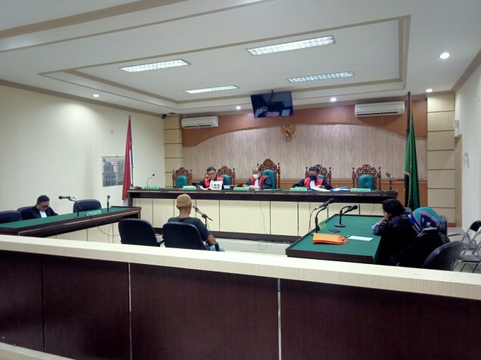 Terdakwa Mulyadi yang terlibat penjualan sapi gaduhan di Kabupaten Hulu Sungai Selatan (HSS), diganjar penjara selama empat tahun penjara oleh Majelis Hakim Pengadilan Tindak Pidana Korupsi Banjarmasin. (SuarIndonesia/HD)