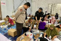 Proses pelipatan surat suara dalam kondisi lancar tidak ada kendala, yang mana Kapolresta Banjarmasin Kombes Pol Sabana Atmojo, langsung cek Gudang Logistik KPU Kota Banjarmasin, Jumat (12/1/2024). (SuarIndonesia/YI)