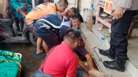 Hendrriansyah alias Abau alias Doyok (44), seharinya pengakut barang barang di toko ditemukan tak bernyawa di depan kempat kerjamya di kawasan Pasar Lama ,depan Toko Bangunan Banjarmasin Tengah, Selasa (16/1/2024), sekitar pukul 11.00 WITA. (SuarIndonesia/DO)