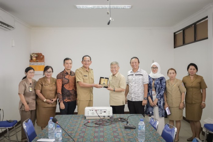 Komisi II DPRD Kalsel melakukan kaji tiru ke Dinas Penanaman Modan dan Pelayanan Terpadu Satu Pintu (PMPTSP) Provinsi di Denpasar Bali pada Senin, (15/1/2024). (SuarIndonesia/HUmas)