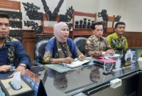 Kabid Ciptra Karya Dinas PUPR Kalsel, Yulianti Erliyanah dan jajaran. (SuarIndonesia/Ist)