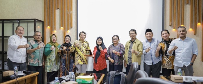 Komisi I Dewan Perwakilan Rakyat Daerah (DPRD) Provinsi Kalimantan Selatan (Kalsel) menerima kunjungan kerja dari Komisi A DPRD Provinsi Jawa Timur (Jatim) Kamis, (18/1/2024). (SuarIndonesia/Humas)