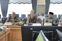 Dewan Provinsi Kalimantan Selatan menerima kunjungan kerja (Kunker) Komisi B DPRD Provinsi Jawa Timur (Jatim), Kamis (18/1/2024). (SuarIndonesia/HM)