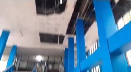 Menyedihkan, atap Terminal Induk KM 6 yang berada di Jalan Pramuka Banjarmasin Timur, kondisinya memprihatikan,  bocor dan lantai diguyur air hujan, JUmat (19/1/2024). (SuarIndonesia/YI).